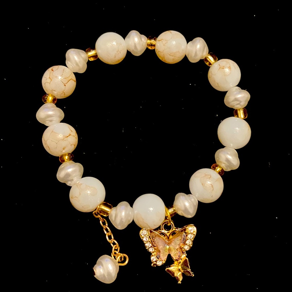 White and gold beaded butterfly charm bracelet #y2kaccessories 
20cm/7.87in